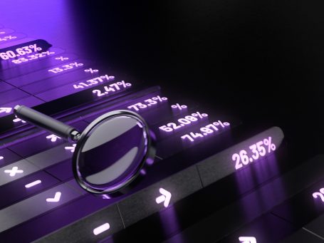 Lupe auf einem Graphen mit steigenden Werten und Prozentangaben in lila und schwarz. 3D Visualisiert.